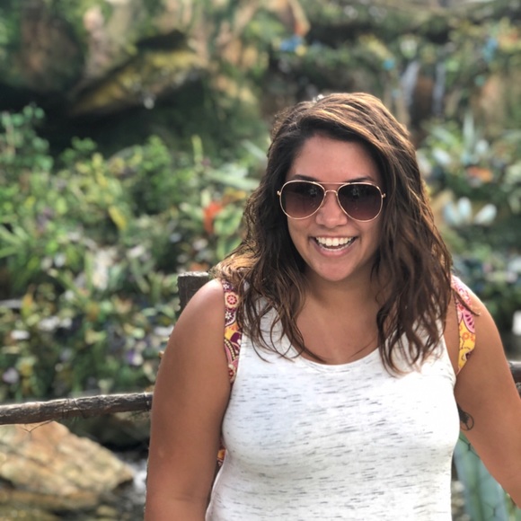 Meet your Posher, Jessica - Picture 2 of 2